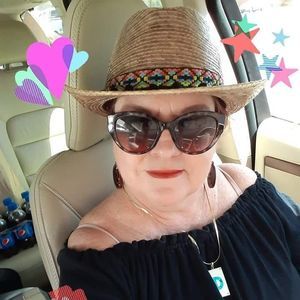 Meet your Posher, Denise